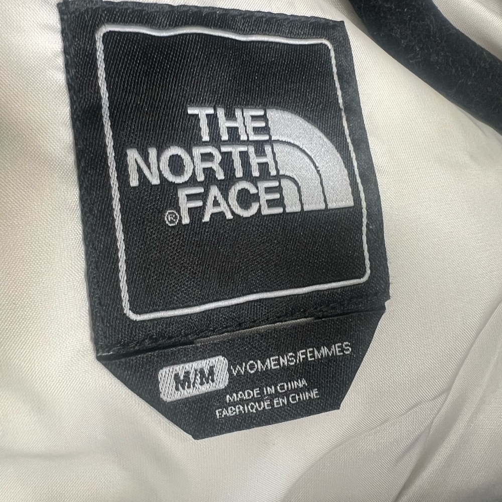 The North Face Women's Quilted Black Puffer Jacket - Picture 3 of 10